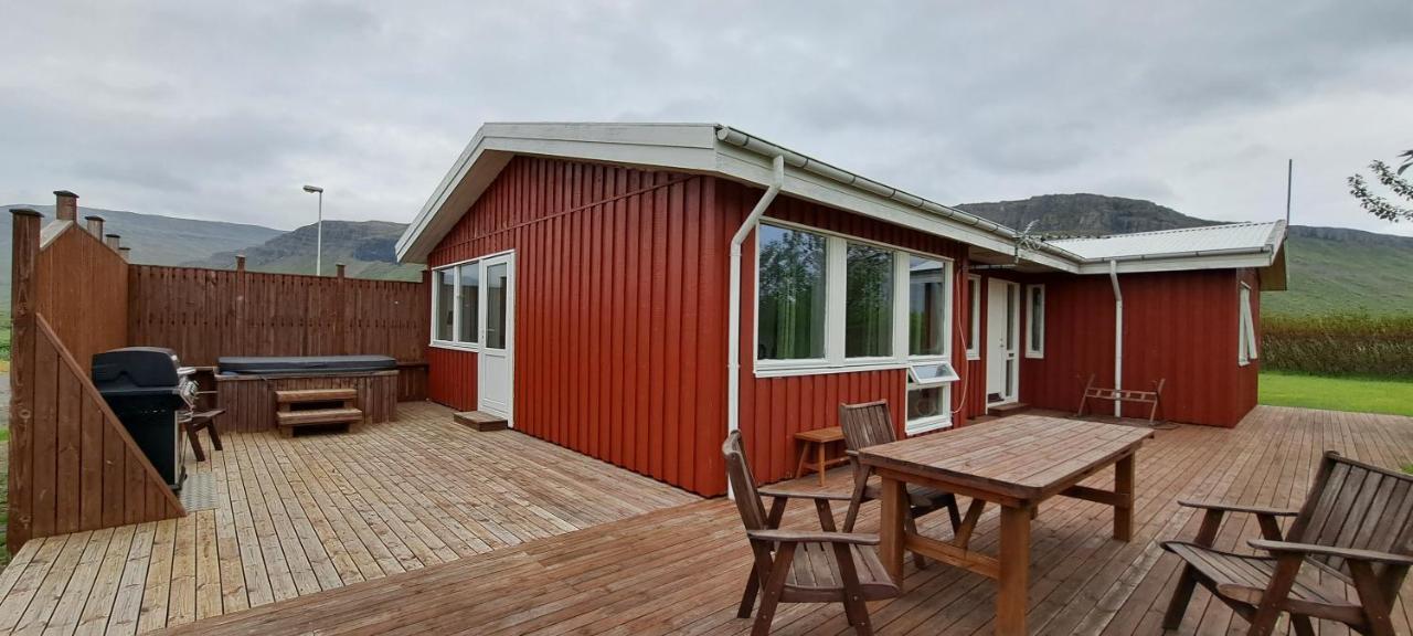 Aegisholt Privete House With Hot Tub Lägenhet Patreksfjordur Exteriör bild